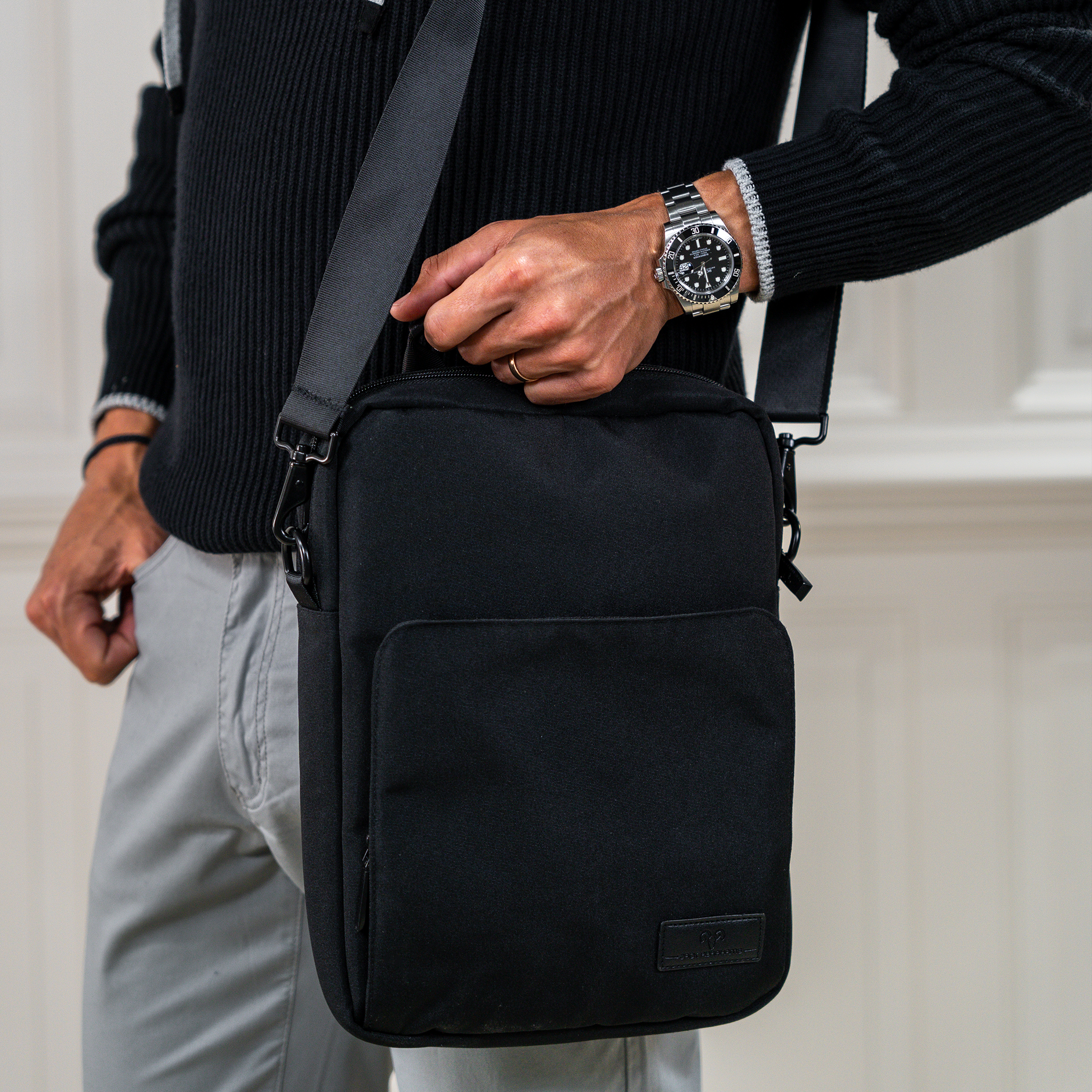 Black Soho Messenger Bag – Collars & Co. Black Soho Messenger Bag – Collars & Co.